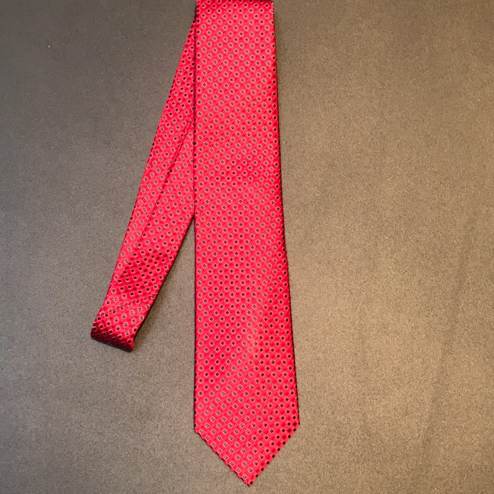 Men’s classic tie, Club room, 100% silk, deep river red, with navy accents, new